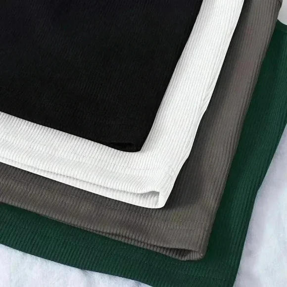 4pcs Slight Stretch V-neck Crop Tops Color:(Green+Grey+White+Black) - Picture 3 of 5